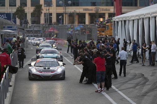 Nederlandse zege met McLaren op spannend stratencircuit
